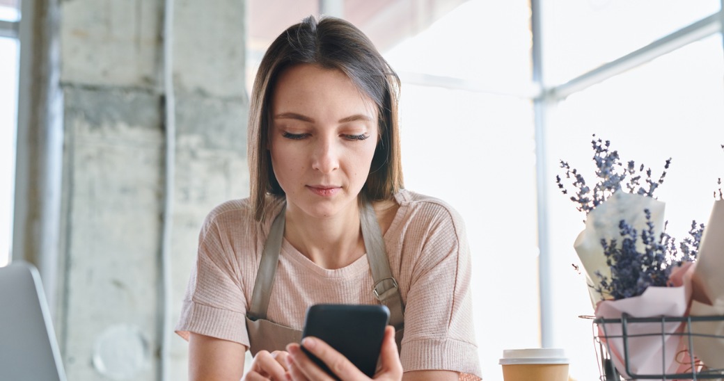 Frontline Employee Communications: 3 Reasons Not to Use WhatsApp