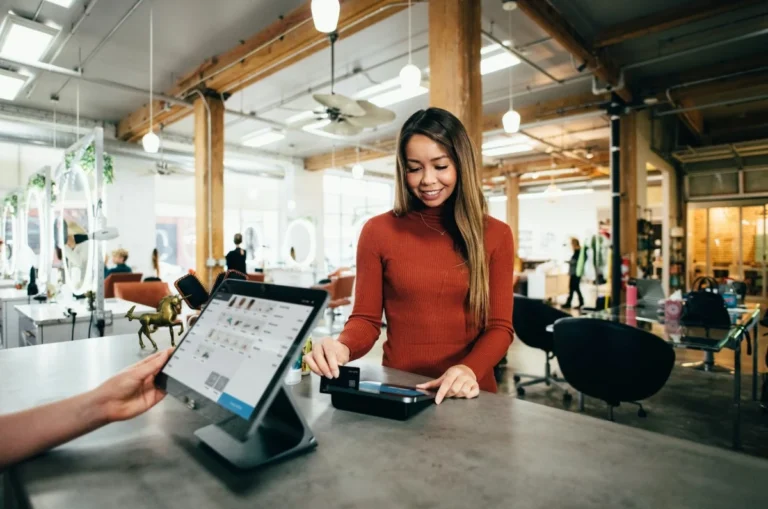 Store checklist and audit software: how it transforms store visits and audits
